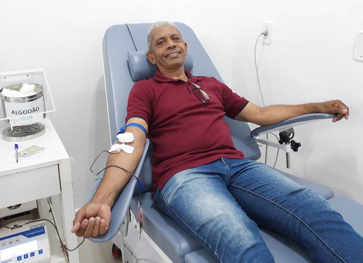 Leia mais sobre o artigo Vidraceiro comemora seis décadas de vida doando sangue no Hemoal