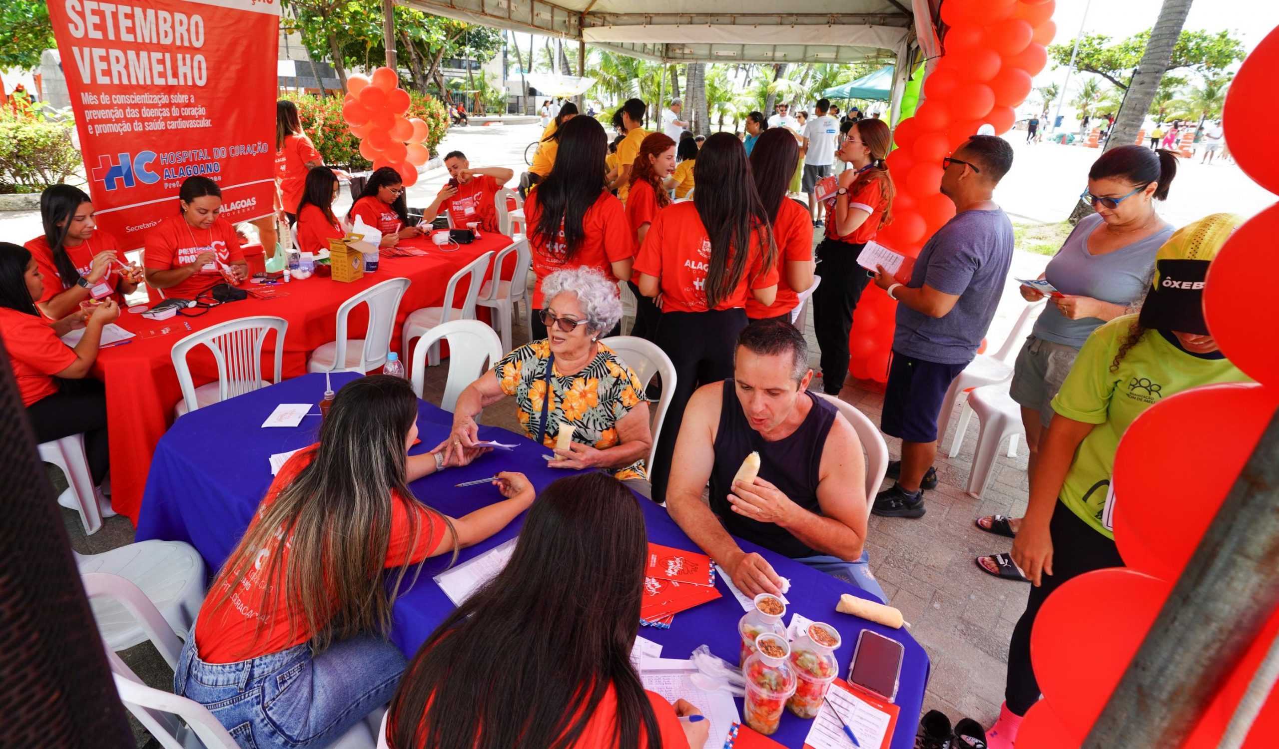 Leia mais sobre o artigo Sesau encerra Setembro Amarelo, Verde e Vermelho com ação na orla de Maceió