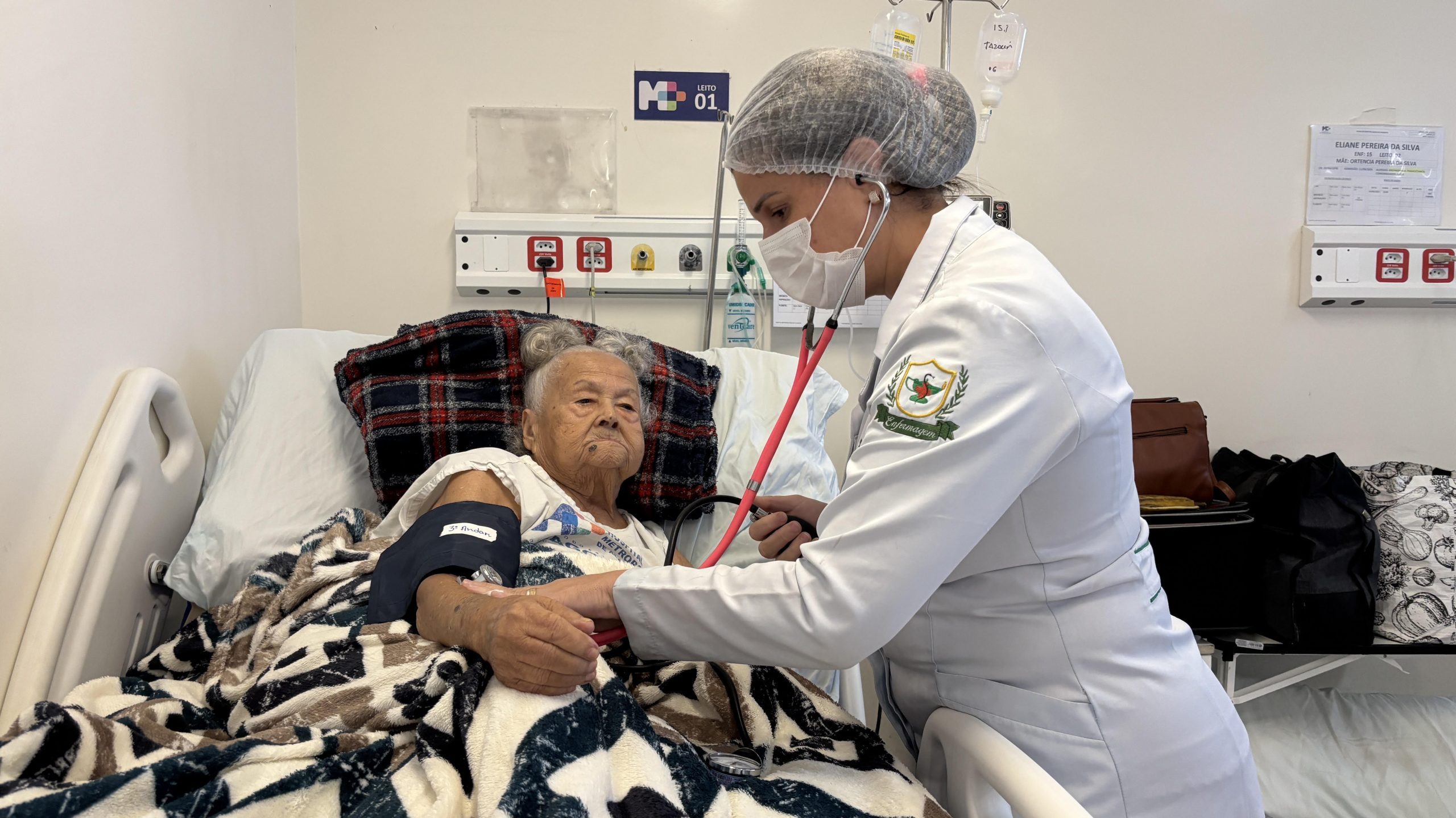 Leia mais sobre o artigo Tratamento no Hospital Metropolitano livra paciente de 98 anos do sofrimento causado por hérnia e vesícula