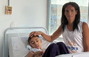 Especialistas no HGE presenteiam criança que há mais de 12 anos não abria a própria boca