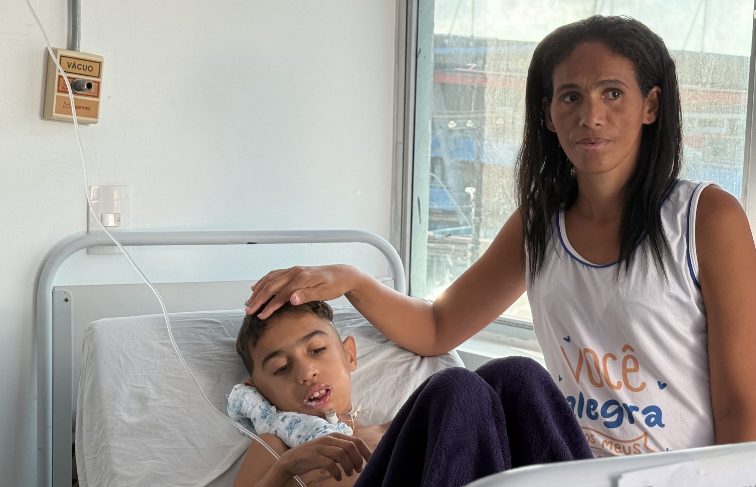 Leia mais sobre o artigo Especialistas no HGE presenteiam criança que há mais de 12 anos não abria a própria boca