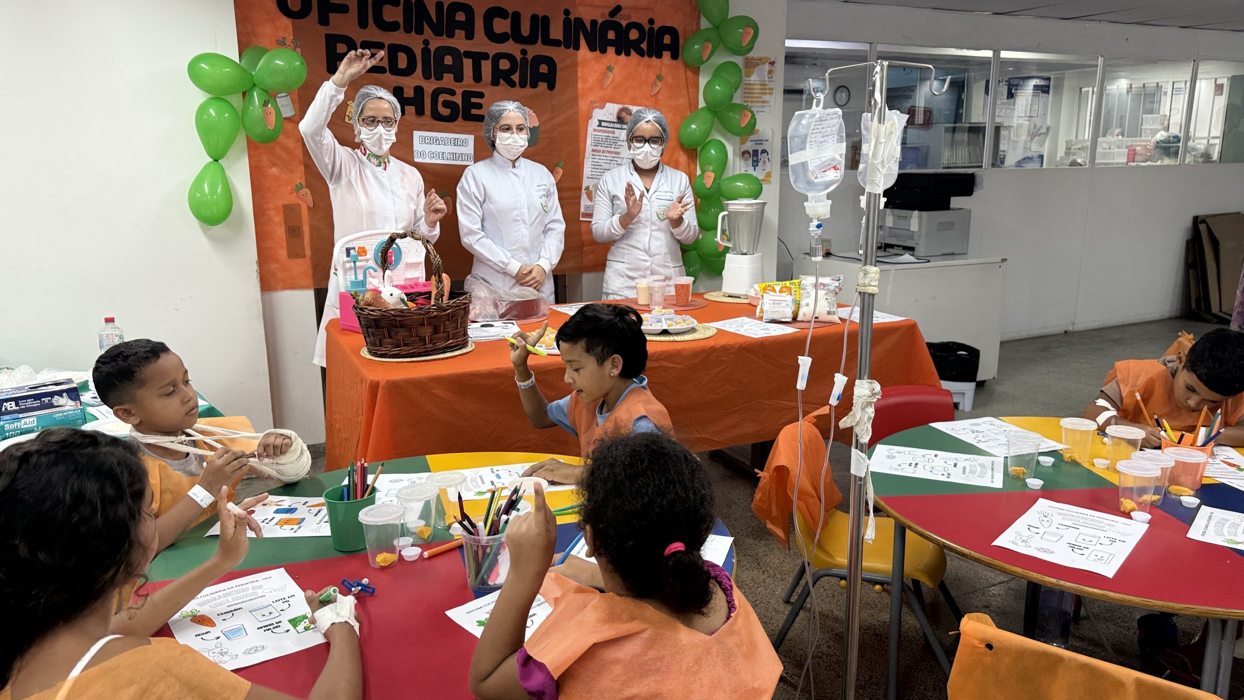 Leia mais sobre o artigo Oficina de Culinária na Pediatria do HGE ensina importância da alimentação saudável a crianças