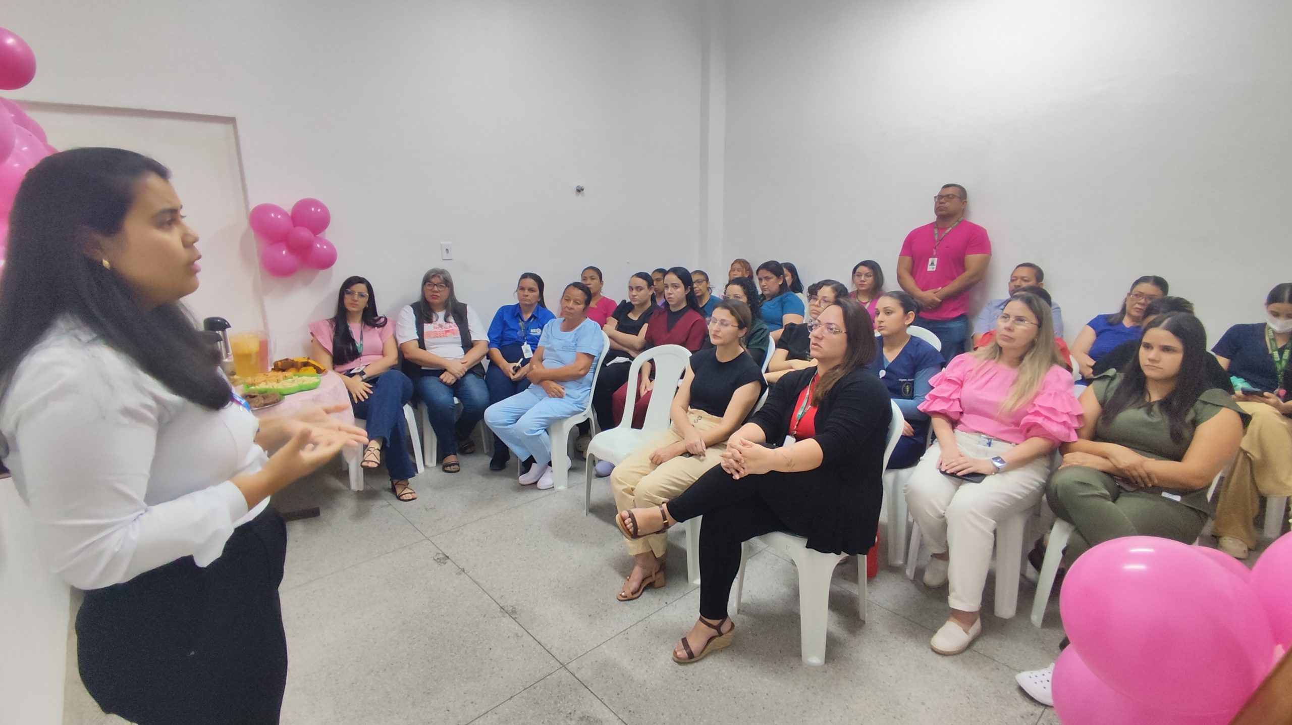 Leia mais sobre o artigo Hospital de Emergência do Agreste promove palestra sobre prevenção e tratamento do câncer de mama em parceria com o Hospital de Amor