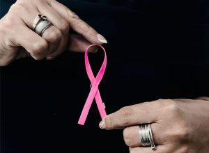 Cuidar da saúde mental é medida importante no tratamento oncológico, diz especialista