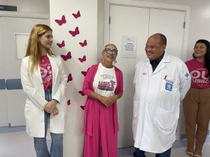 Secretário de Estado da Saúde participa de momento de acolhimento para mulheres que tratam o câncer de mama no Hospital Metropolitano