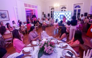 Da luta à superação: jantar reúne pacientes e profissionais em noite de homenagem no Outubro Rosa