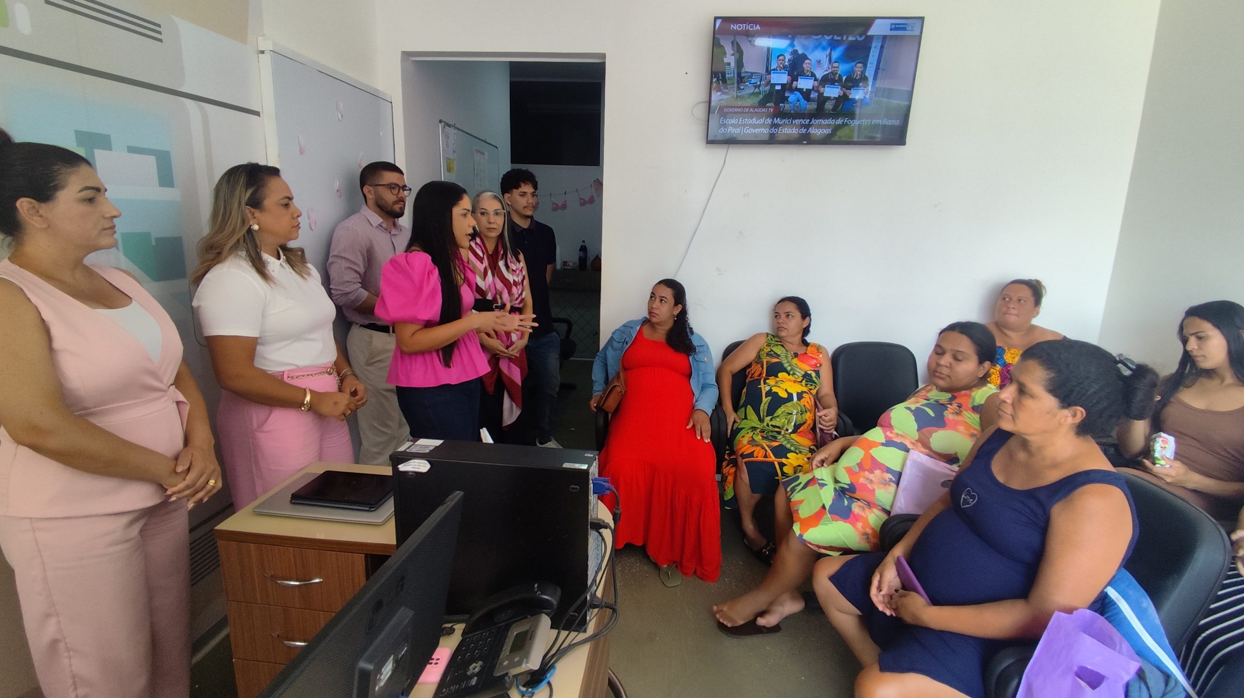 Leia mais sobre o artigo Conscientização: Uepnar realiza atividades sobre o Outubro Rosa com gestantes de alto risco