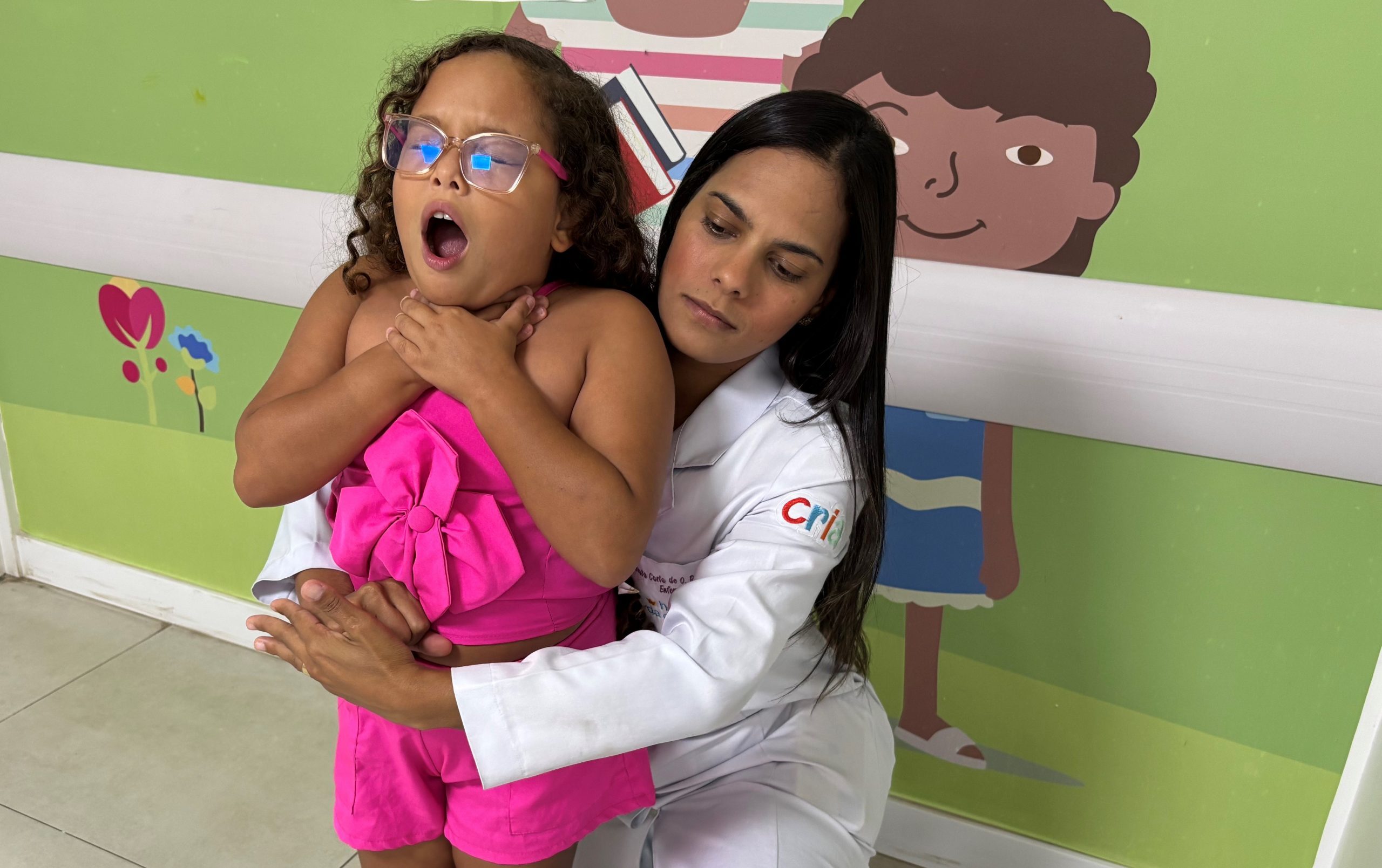 Leia mais sobre o artigo Enfermeira do Hospital da Criança de Alagoas esclarece atualizações na manobra de desengasgo e reanimação cardiorrespiratória