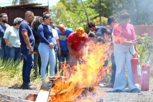 Sesau e Corpo de Bombeiros Militar de Alagoas capacitam profissionais da saúde para o combate a princípios de incêndio