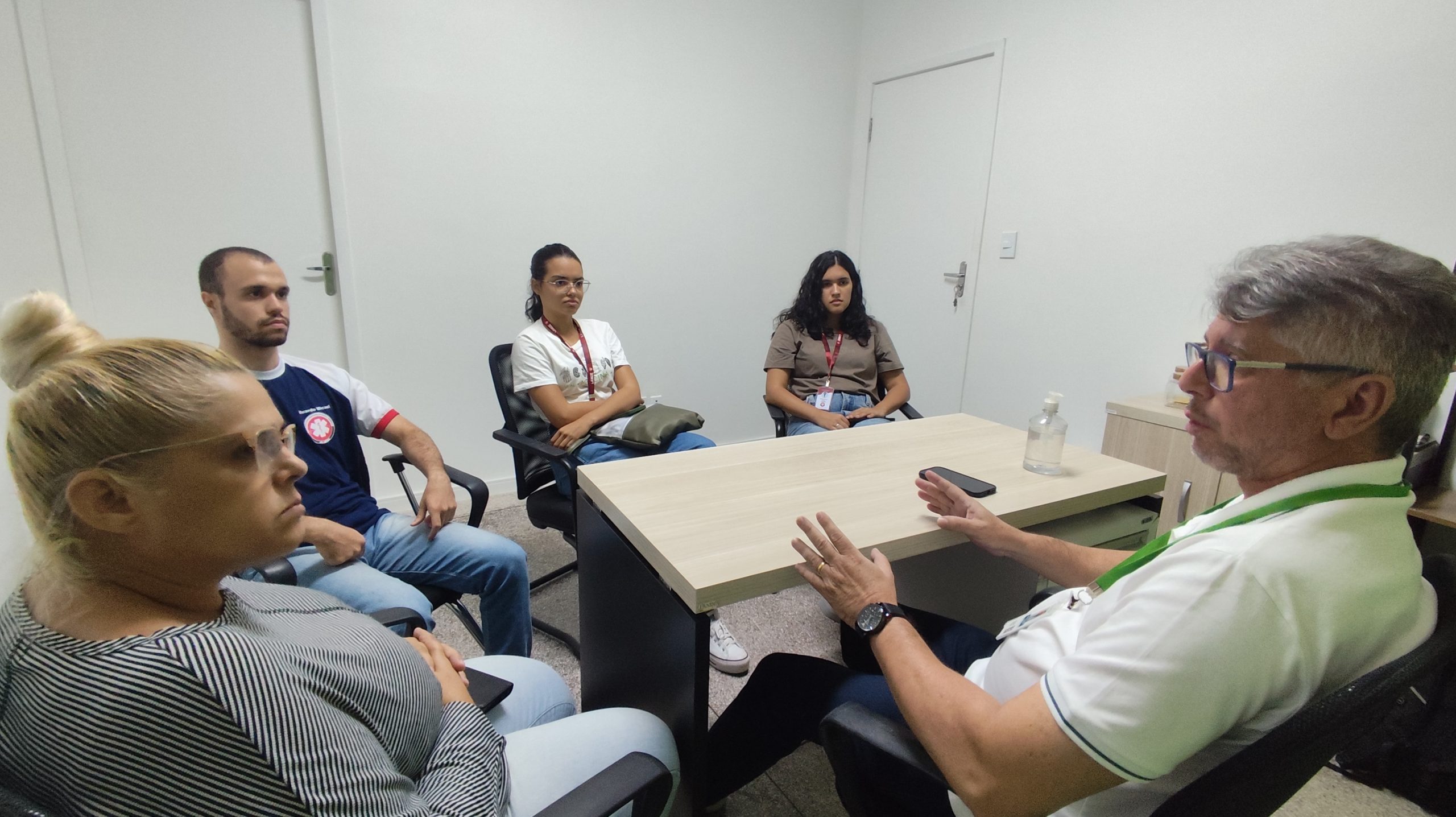 Leia mais sobre o artigo Hospital de Emergência do Agreste recebe alunas de medicina integrantes da Liga Acadêmica da Ufal