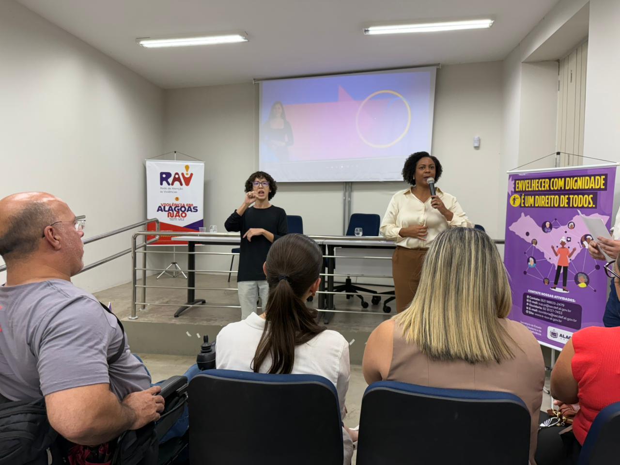 Leia mais sobre o artigo Governo lança protocolo em Libras para atendimento a pessoas idosas em situação de violência
