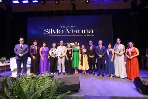 Analista de Sistemas do HGE é uma das ganhadoras da Medalha Silvio Vianna