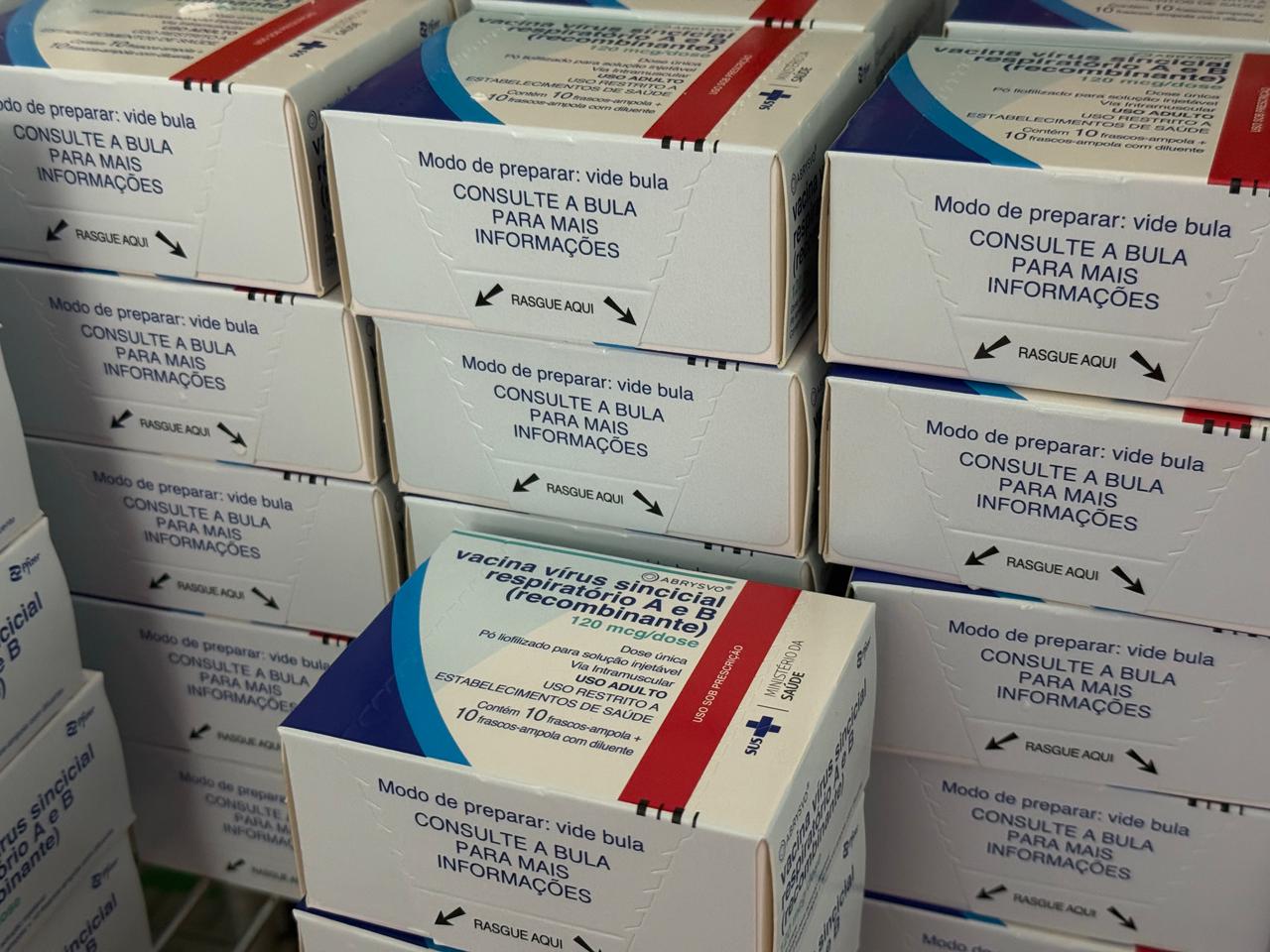 Leia mais sobre o artigo Alagoas recebe do Ministério da Saúde 12.430 doses da vacina contra o Vírus Sincicial Respiratório