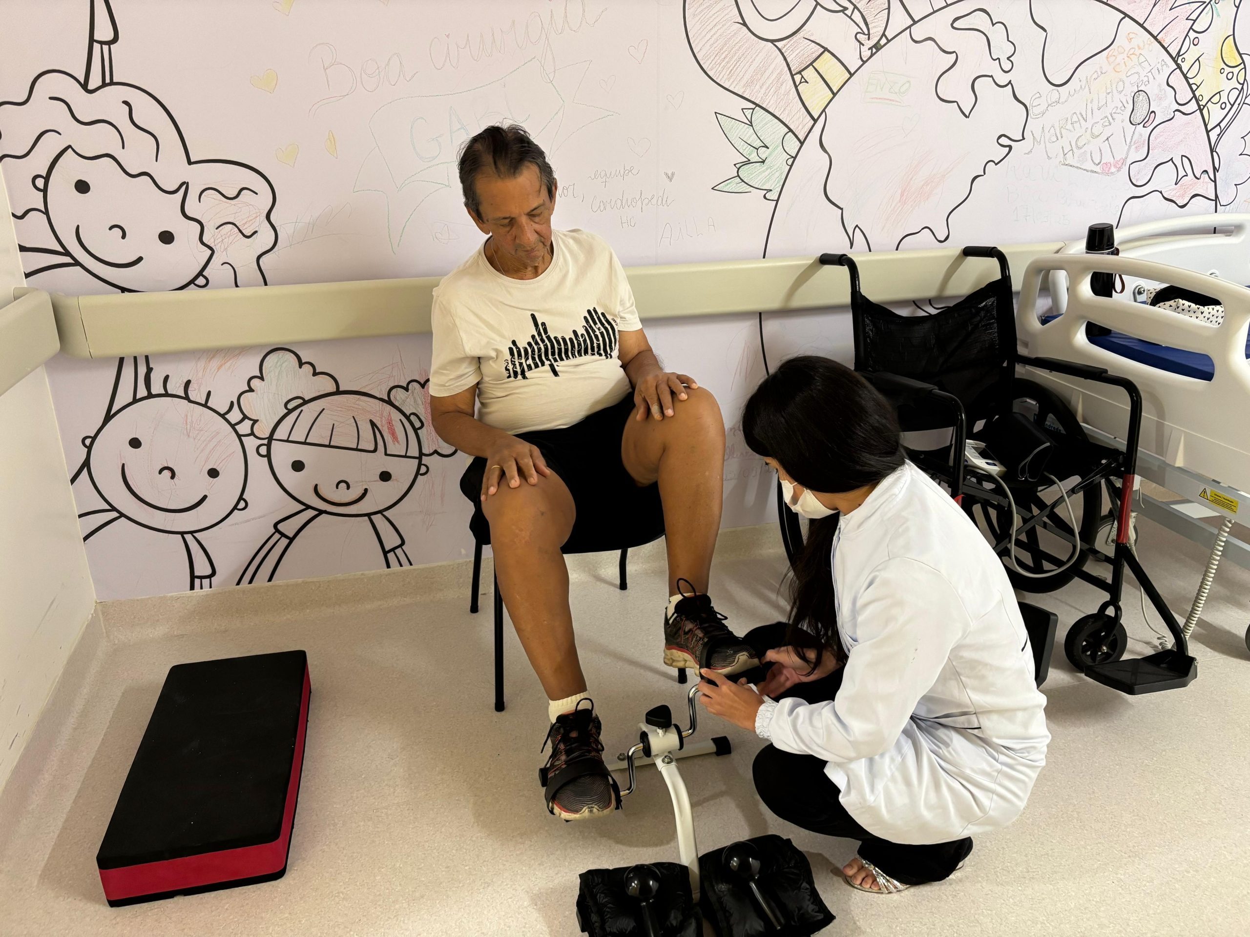 Leia mais sobre o artigo Fisioterapia fortalece pacientes antes e depois do transplante no Hospital do Coração Alagoano