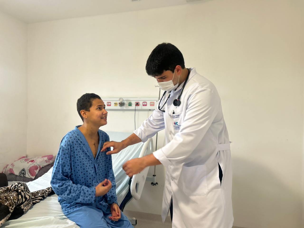 Leia mais sobre o artigo Vai viajar no fim de ano e tem problema cardíaco? Cardiologista do Hospital do Coração alerta sobre cuidados