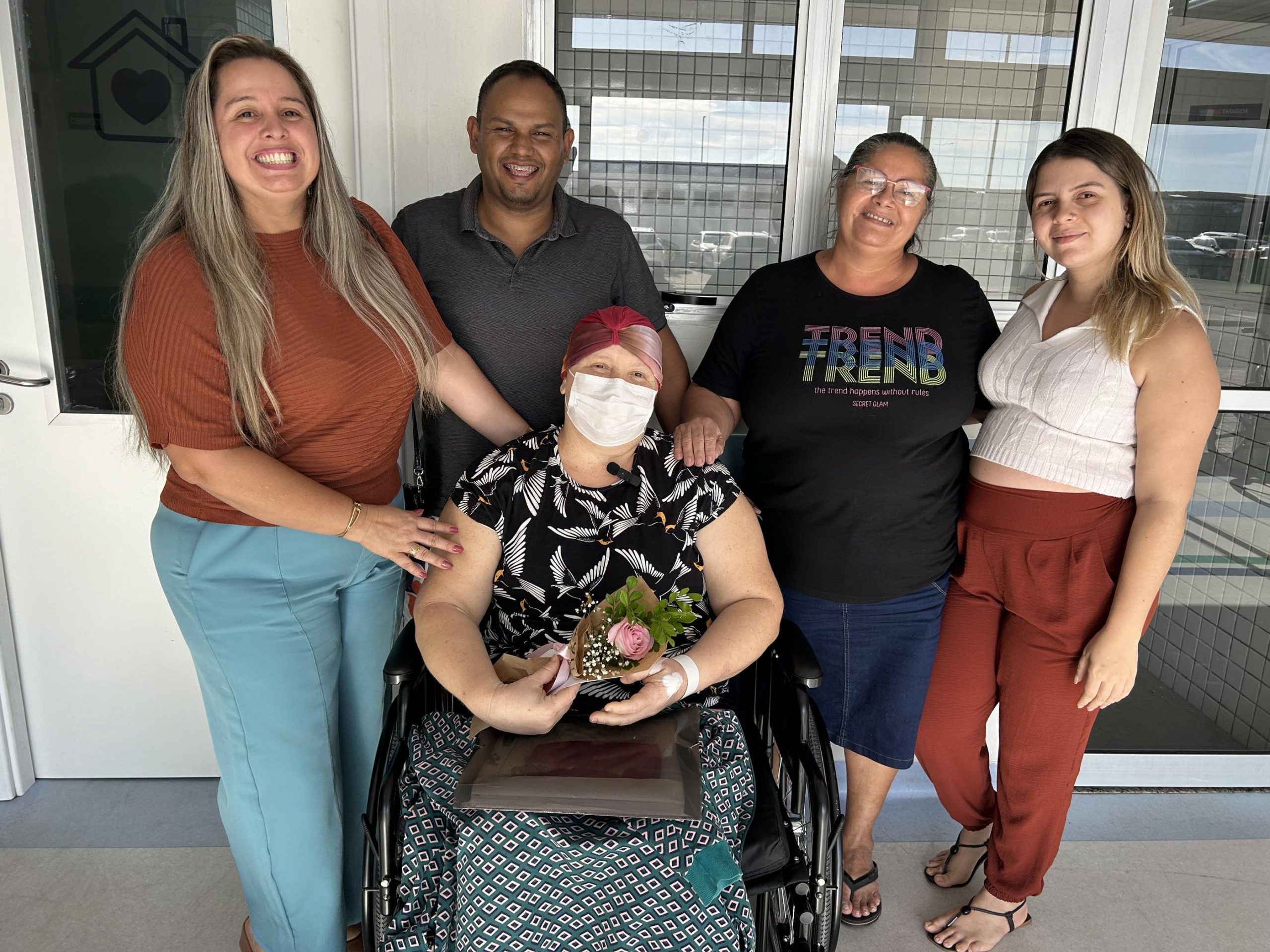 Leia mais sobre o artigo Pacientes celebram o fim da quimioterapia no Centro de Oncologia do Hospital Metropolitano