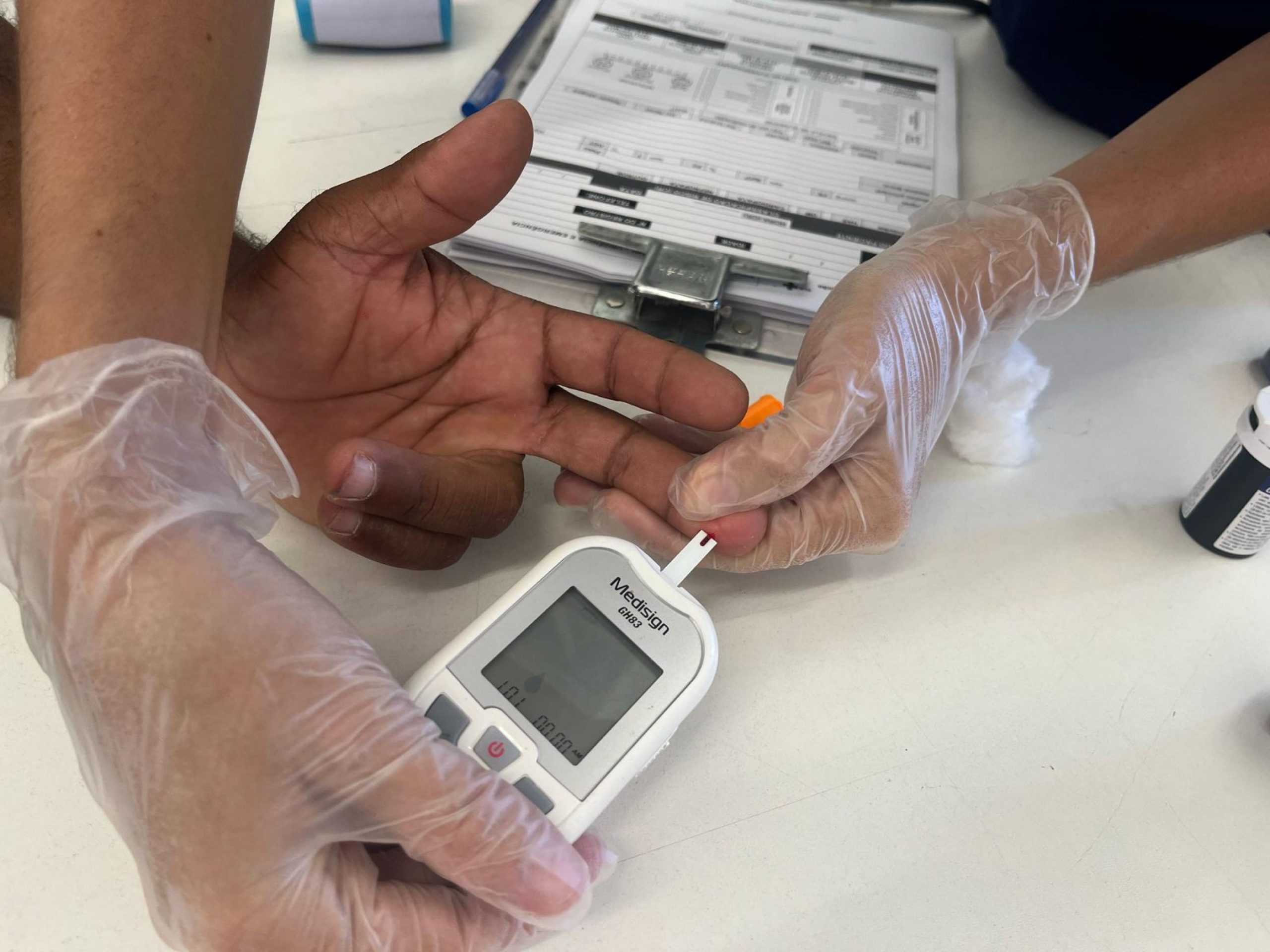 Leia mais sobre o artigo Festas de fim de ano exigem atenção redobrada de diabéticos e hipertensos, alerta médico do Hospital Ib Gatto