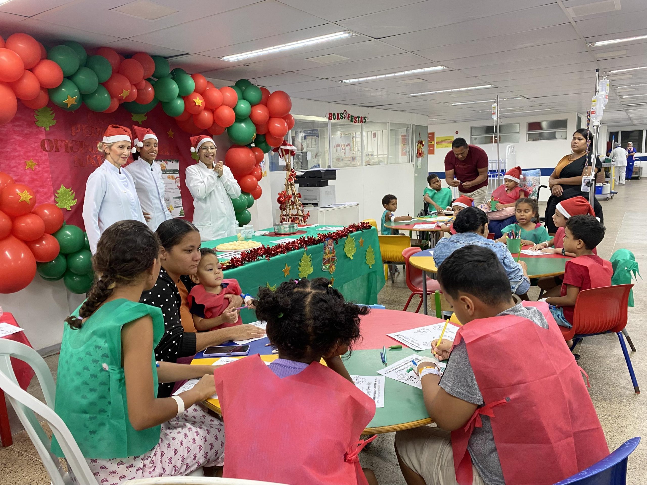 Leia mais sobre o artigo Oficina de Culinária Natalina leva sabor, aprendizado e afeto à Pediatria do HGE