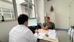 AVC ou enxaqueca com aura? Entenda as diferenças e saiba quando buscar ajuda imediata