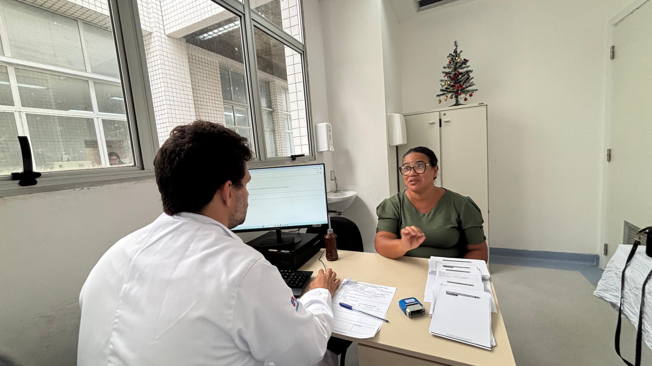 Leia mais sobre o artigo AVC ou enxaqueca com aura? Entenda as diferenças e saiba quando buscar ajuda imediata