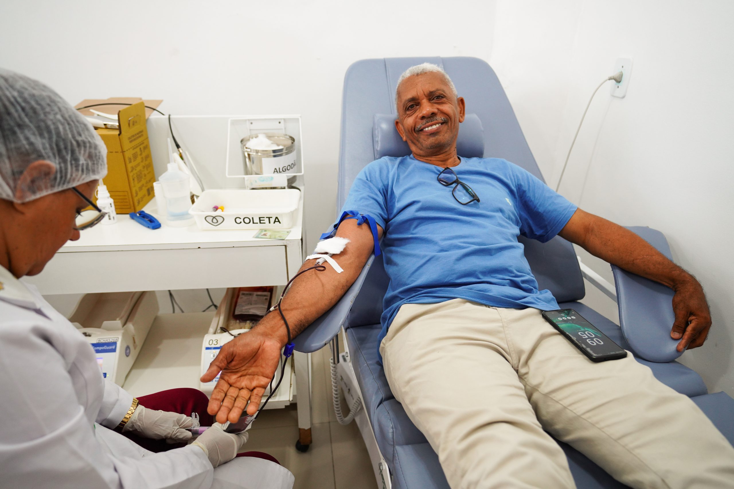 Leia mais sobre o artigo Doador alagoano realiza 60ª doação de sangue e recebe homenagem no Hemoal