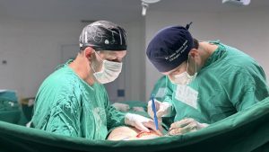 Hospital Metropolitano de Alagoas transforma vidas com cirurgias de mastectomia masculinizadora