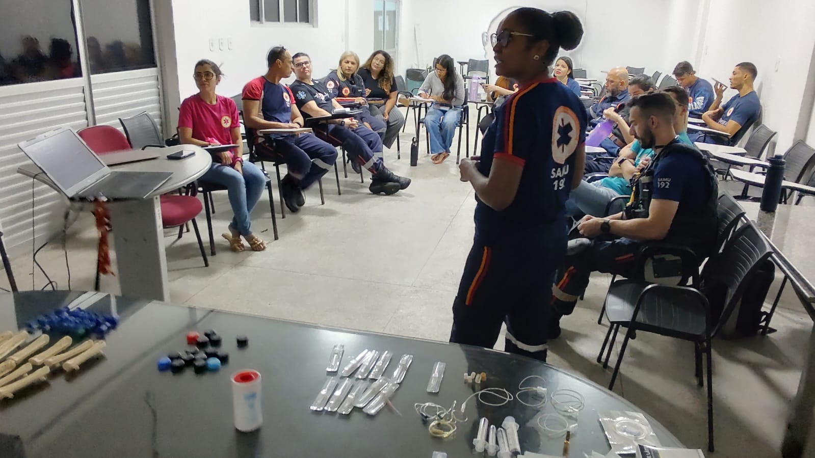 Leia mais sobre o artigo Samu capacita médicos e enfermeiros em acesso vascular de emergência pediátrica e neonatal