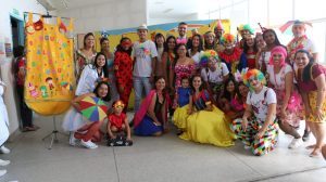 Bloco da Humanização leva a alegria do Carnaval aos pacientes do Hospital de Emergência do Agreste
