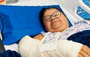 Idosa de 68 anos recebe alta do HRPI após cirurgia no punho e vai para casa curtir o Carnaval