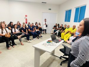 Profissionais do Hospital Regional de Palmeira dos Índios recebem instruções sobre o Programa Bate Coração