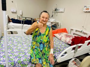 Idosa de 81 anos supera AVC, recebe alta do HRPI sem sequelas e comemora: “Eu renasci”