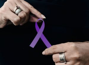 Médica do Hospital Dr. Ib Gatto Falcão alerta sobre o Alzheimer e como reconhecer os primeiros sinais