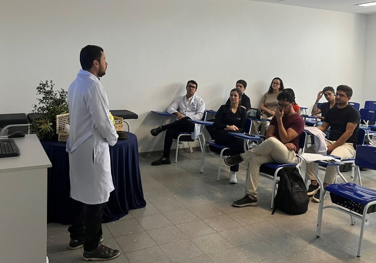 Leia mais sobre o artigo Hospital Metropolitano de Alagoas recebe novos residentes e ressalta o papel da formação médica