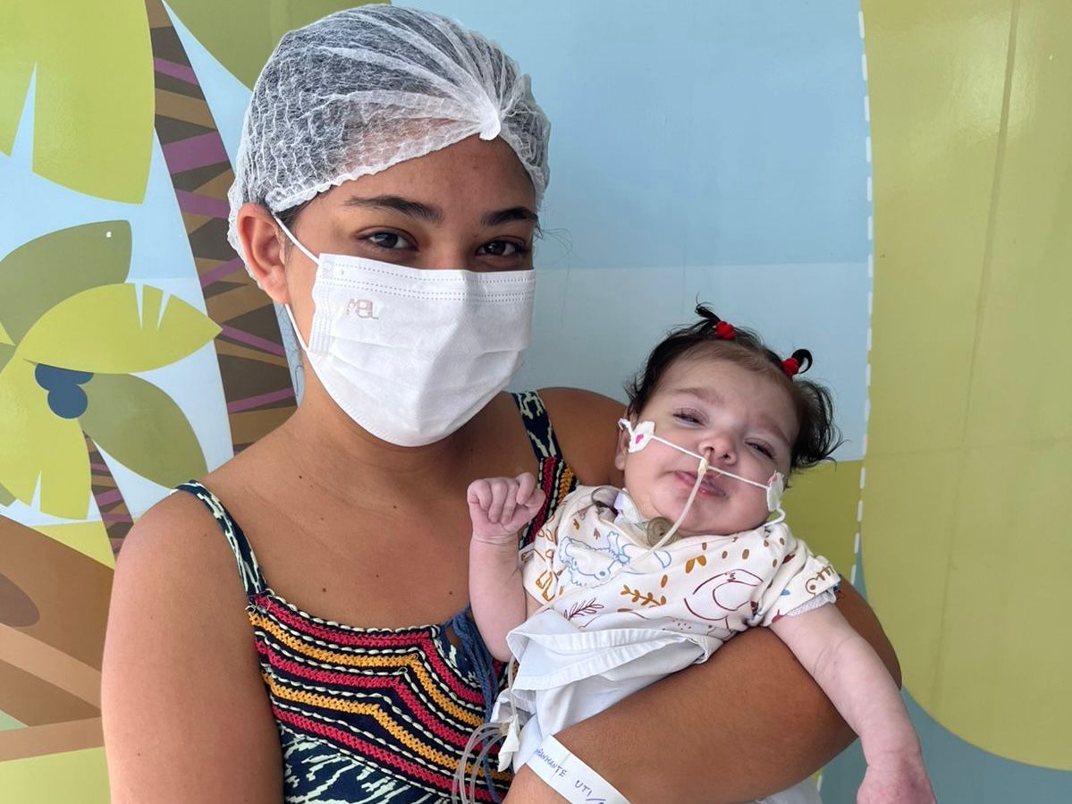 Leia mais sobre o artigo Bebê com cardiopatia toma banho de sol pela primeira vez no Hospital da Criança de AL