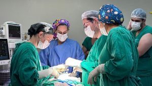 Cirurgia de alta complexidade no Hospital Metropolitano trata paciente com suspeita de câncer de tireoide