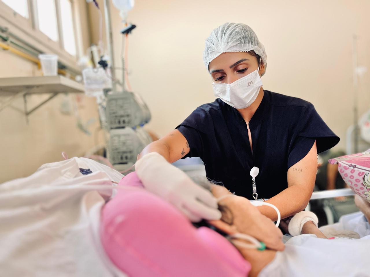 Leia mais sobre o artigo Médica do Hospital Dr. Ib Gatto Falcão orienta que  reconhecer sinais do AVC e agir rápido evita sequelas e mortes