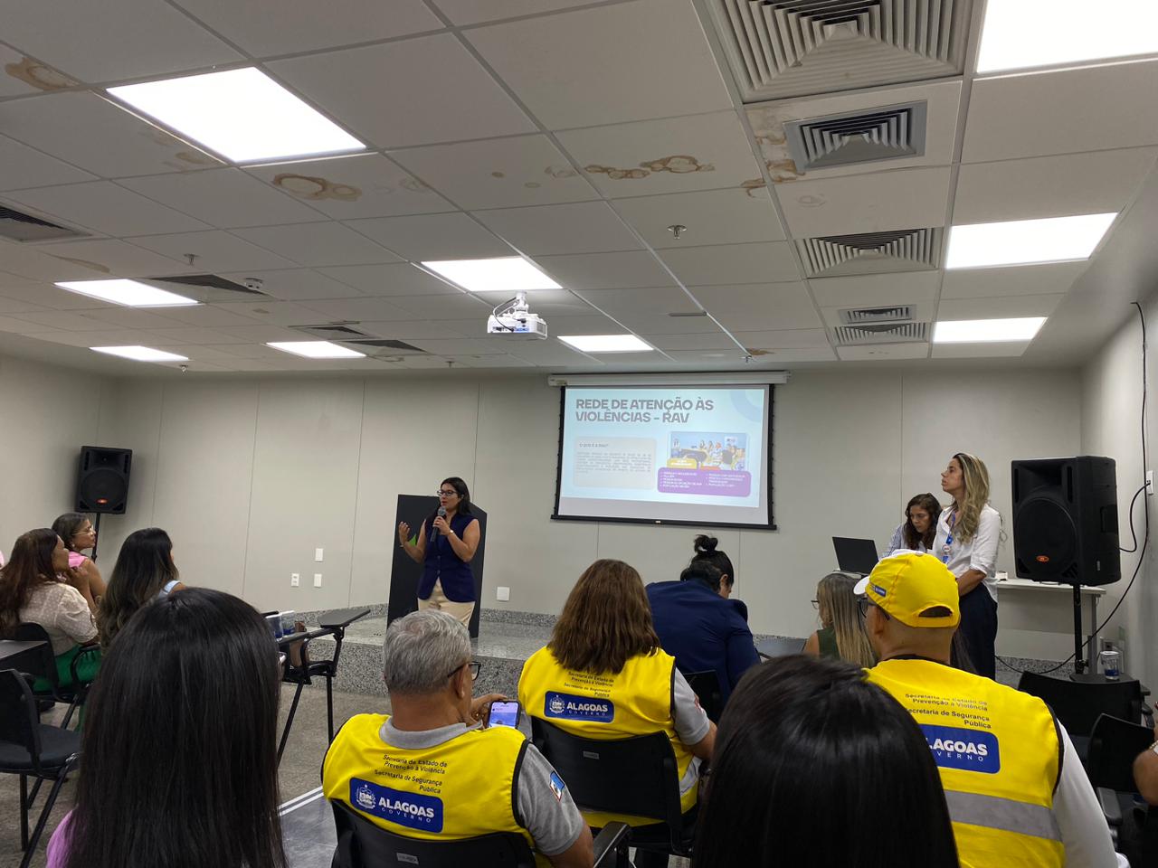 Leia mais sobre o artigo Coordenadoras da Sala Lilás do Hospital Dr. Ib Gatto Falcão participam da 1ºreunião da Rede Interinstitucional de Atendimento às Mulheres