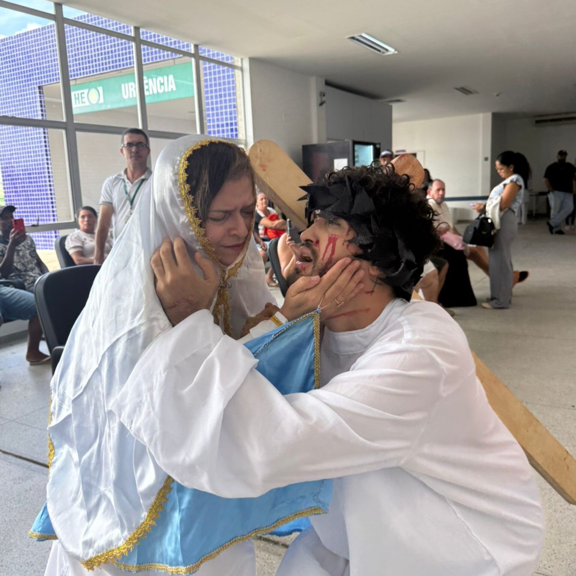 Leia mais sobre o artigo Encenação da Paixão de Cristo mobiliza pacientes e profissionais do Hospital de Emergência do Agreste