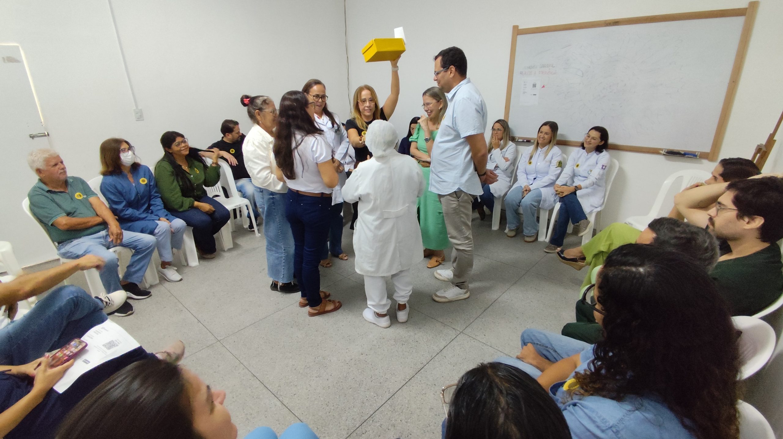 Leia mais sobre o artigo Momento Girassol mobiliza servidores do HEA e promove reflexão sobre relações no ambiente de trabalho 