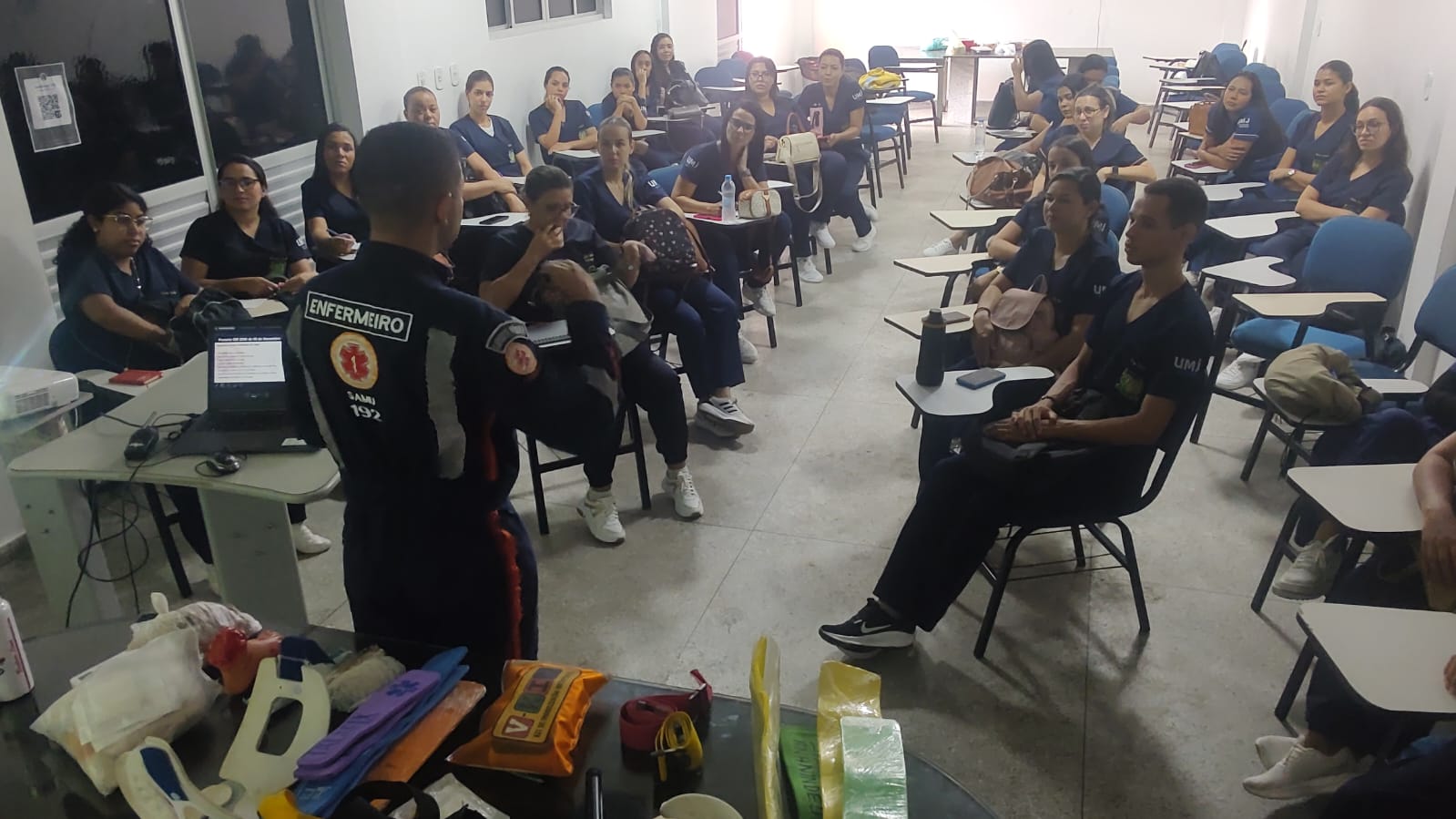 Leia mais sobre o artigo Samu recebe visita técnica de futuros enfermeiros de Centro Universitário