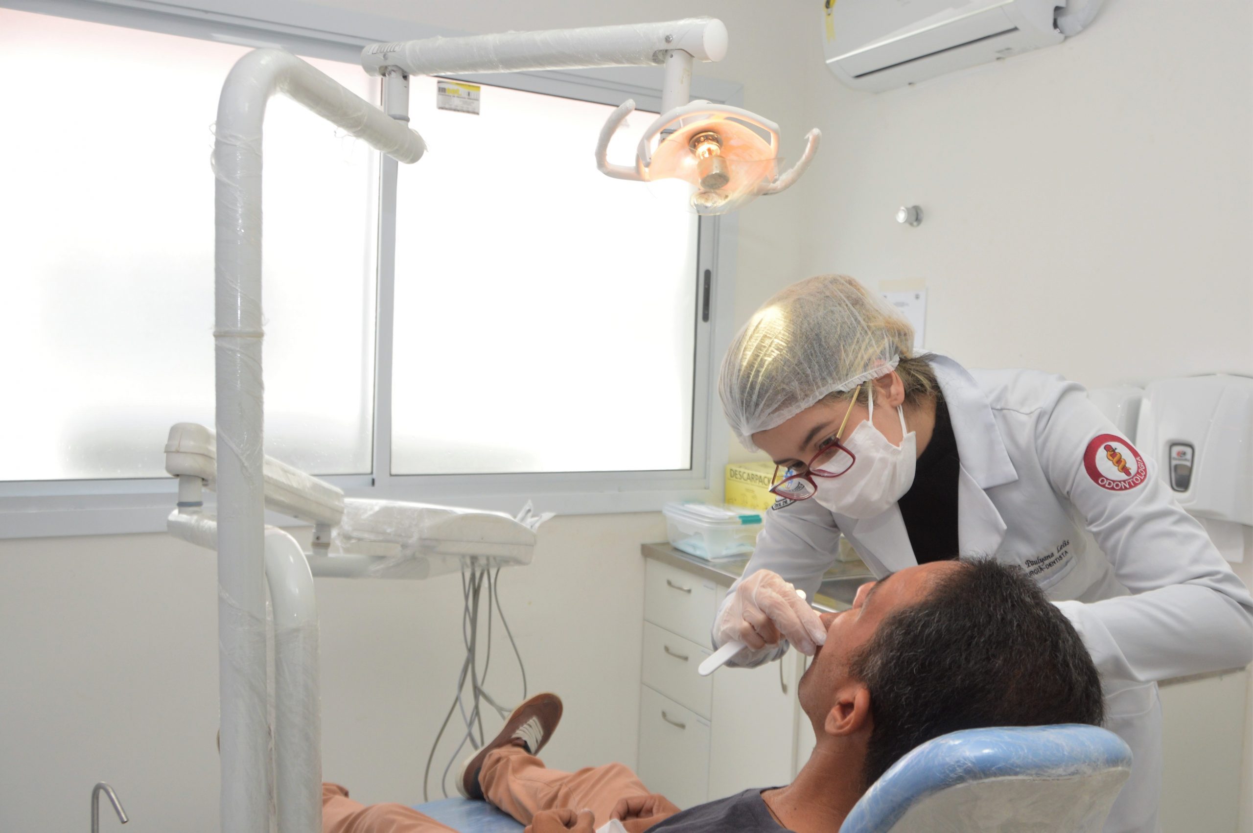 Leia mais sobre o artigo Maio Vermelho: Cirurgiã-dentista da Sesau orienta sobre os cuidados para evitar o câncer de boca