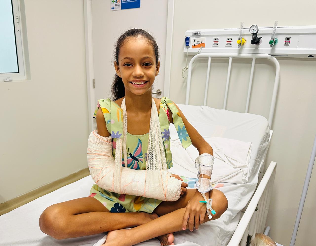 Leia mais sobre o artigo Criança de 8 anos passa por cirurgia no braço esquerdo no HRPI e recebe alta médica no dia do aniversário