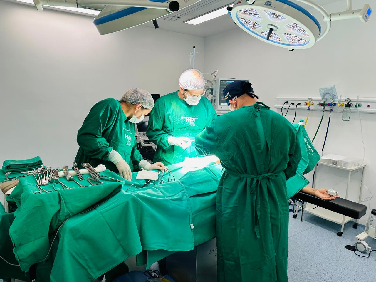 Leia mais sobre o artigo Programa Agora Tem Especialistas avança com mais uma maratona de cirurgias no Hospital Regional de Palmeira dos Índios