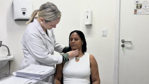 Médica do Hospital Metropolitano alerta para sinais de doenças na tireoide e ressalta oferta de tratamento pelo SUS
