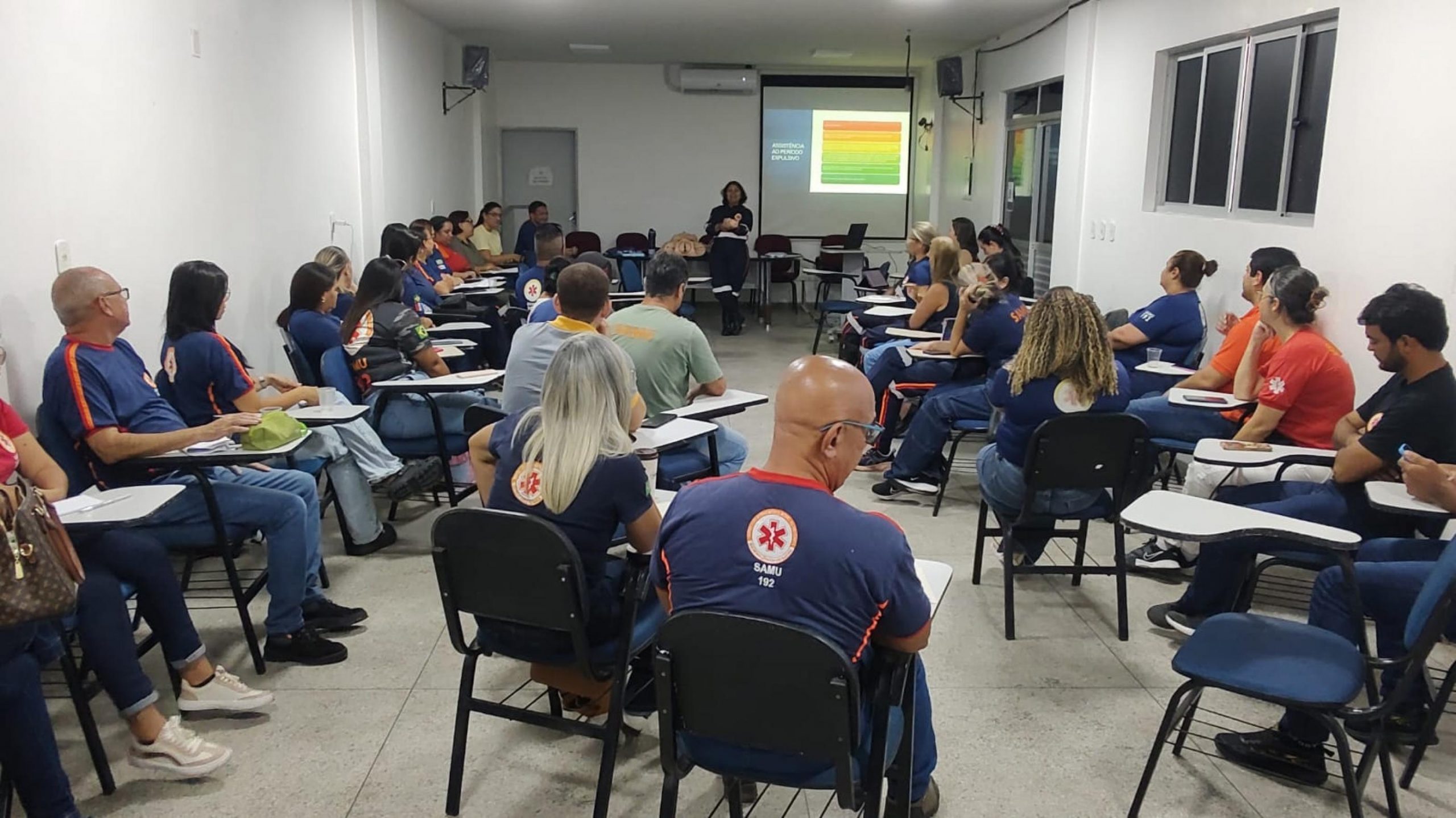 Leia mais sobre o artigo Samu Maceió capacita profissionais para partos seguros em ambiente pré-hospitalar