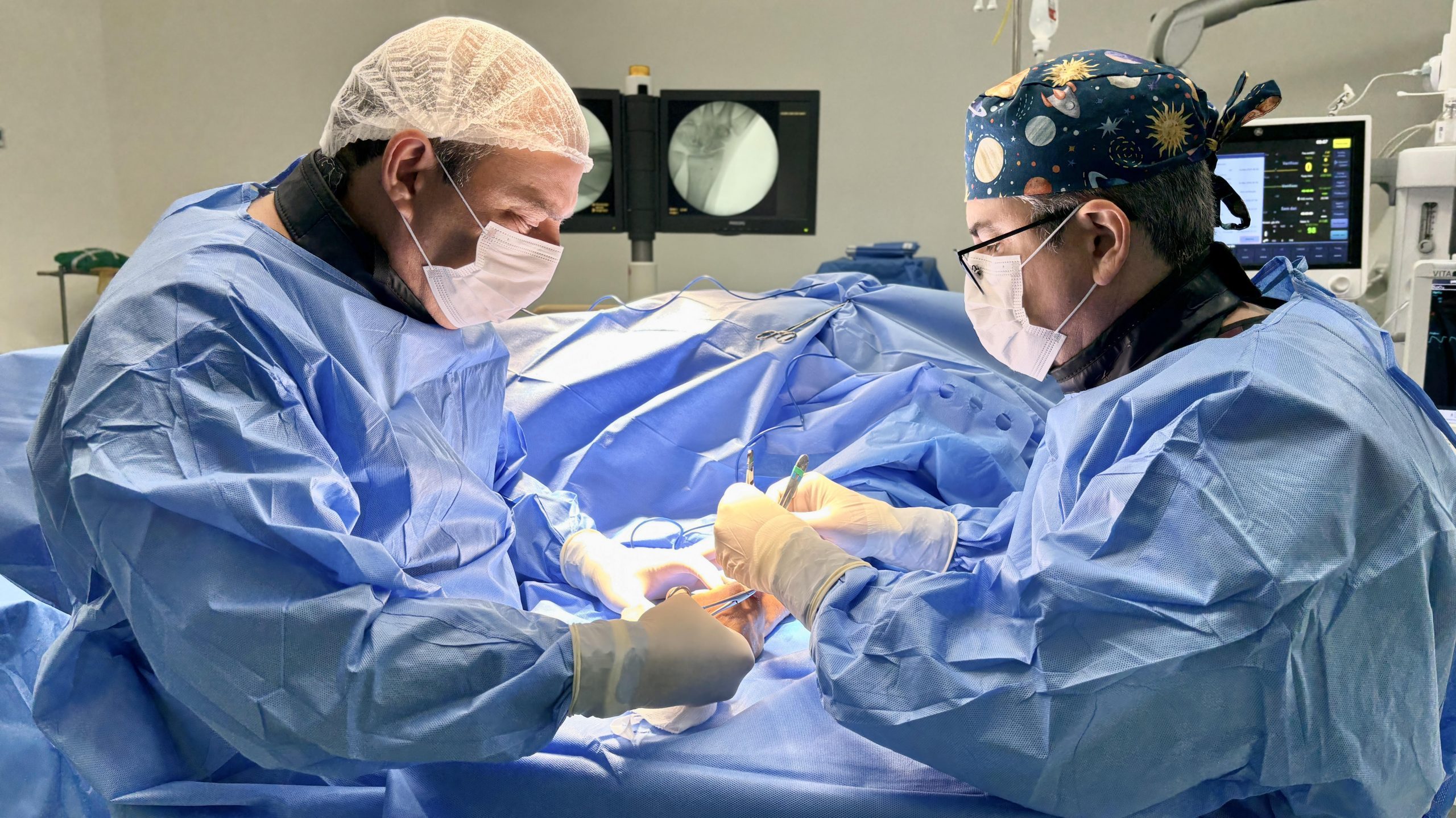 Leia mais sobre o artigo Cinco anos após fratura, paciente recupera movimentos do punho com cirurgia de alta complexidade no Hospital Metropolitano de AL