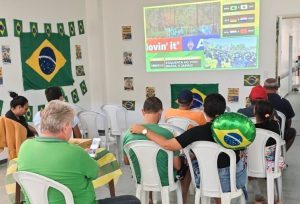 Hospital Regional da Mata promove momento de integração para pacientes durante jogo do Brasil na Copa do Mundo