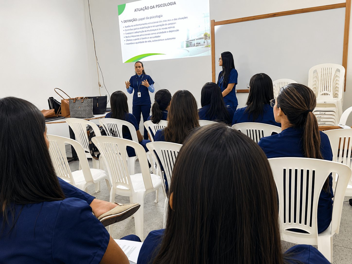 Leia mais sobre o artigo Estagiárias do PPVC promovem aulão multidisciplinar sobre AVC no Hospital de Emergência do Agreste