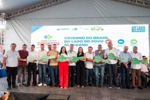 Ministério da Saúde entrega 12 unidades odontológicas móveis e anuncia investimentos em dois municípios alagoanos